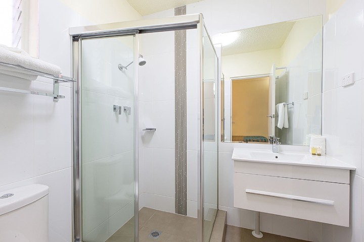 El Paso, Modern Bathroom 4 Shower and Sink