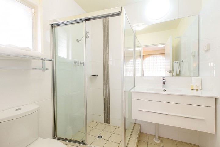 El Paso, Modern Bathroom 5 Shower, Sink, and Toilet